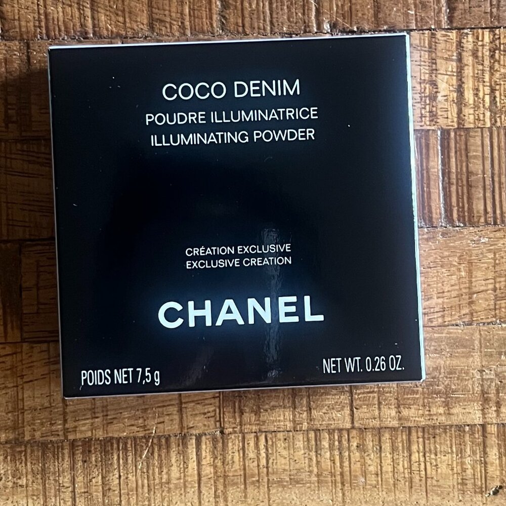 New CHANEL COCO DENIM 578
Highlighting and Illuminating Powder